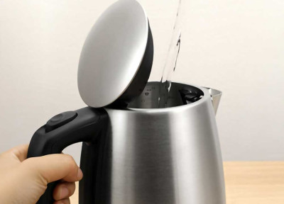 Midea 17S30DS Rychlovarná konvice