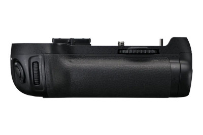 Nikon MB-D12 multifunkční bateriový zdroj pro D8..