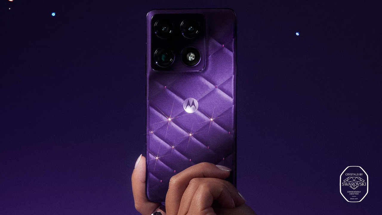 Mobilní telefon Motorola Signature, Swarovski edice, nabíjení