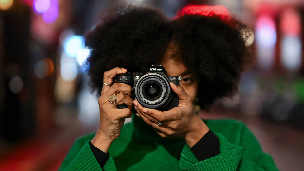 Bezzrcadlový FX fotoaparát Nikon Z5II redukce vibrací
