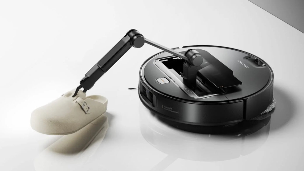 Inteligentní robotický vysavač Roborock Saros Z70 s multifunkční stanicí, chytré mechanické rameno
